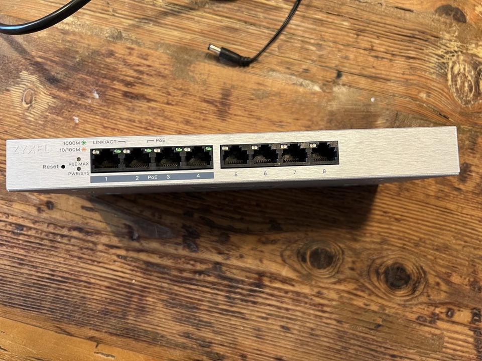 Zyxel 8 Port Gigabit PoE Managed Switch in Düsseldorf