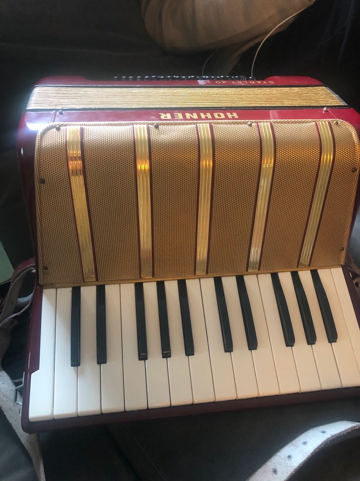 Hohner Akkordeon Starlet 40 in Berlin