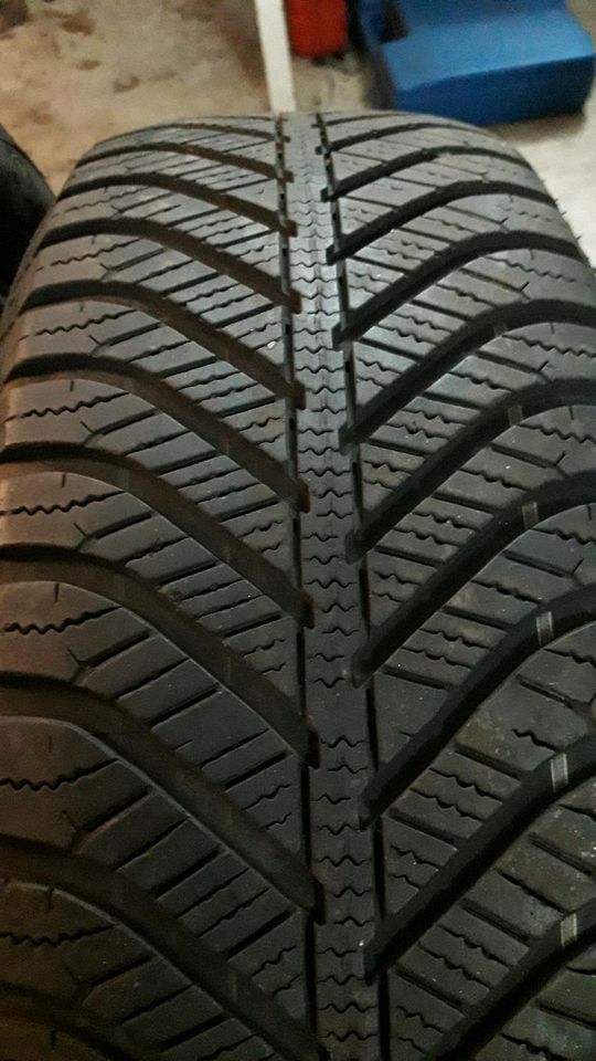 2 Goodyear 215/60R17 96V Allwetter in Hechingen