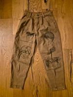 Brauner Stoffhose Bershka sehr gut erhalten Gr. 34 Aufdrucke Chin Hessen - Flieden Vorschau