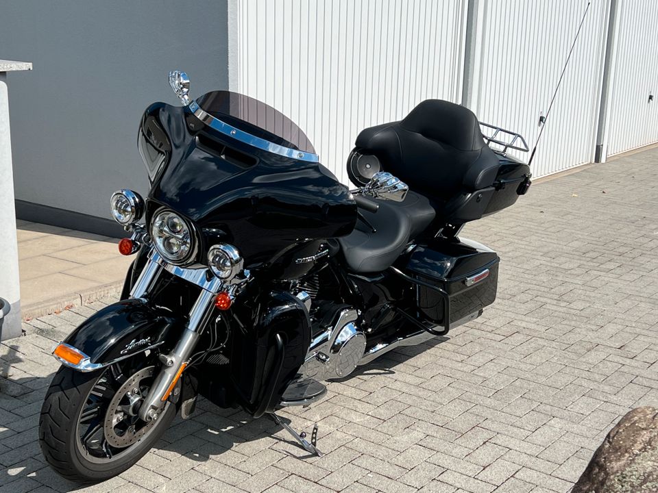 Harley-Davidson FLHTKL E-Glide in Essen