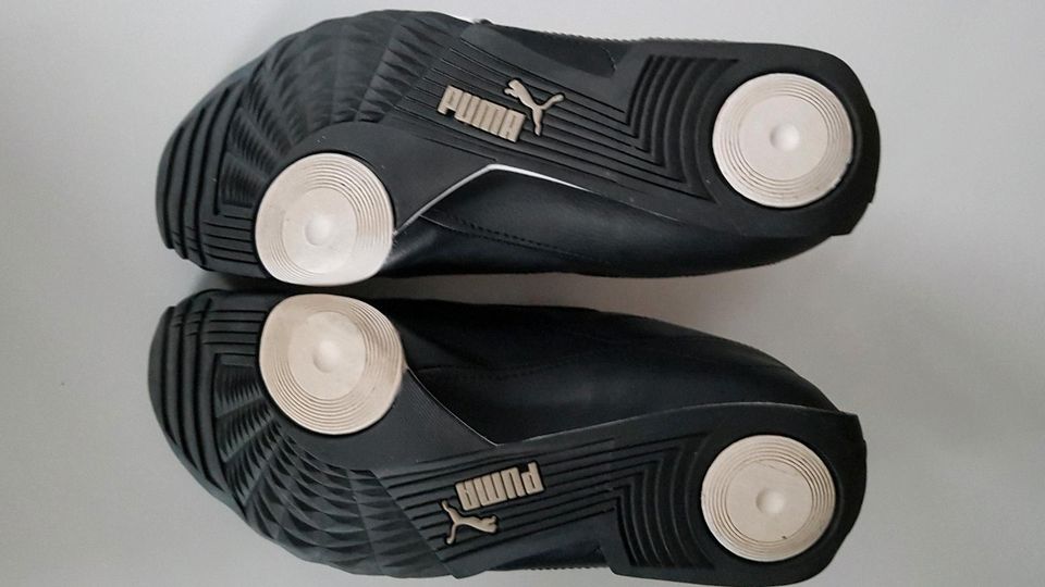 Puma Sneakers, schwarz mit weiß, Gr. 39 (Tendenz zu Gr. 38) in Hamburg