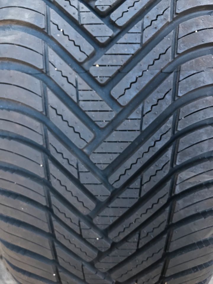 4x neue All Season Reifen 225/50R18 in Marl