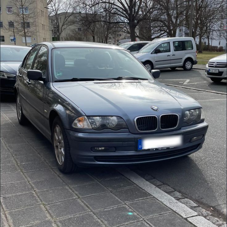 BMW 318i mit TÜV, fährt wie Neu! in Nürnberg (Mittelfr)