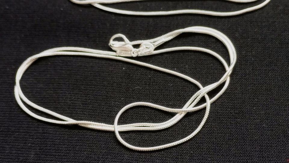 2 neue Damen Halsketten, Schlangenketten .925 Silber. 50 cm Länge in Riegelsberg