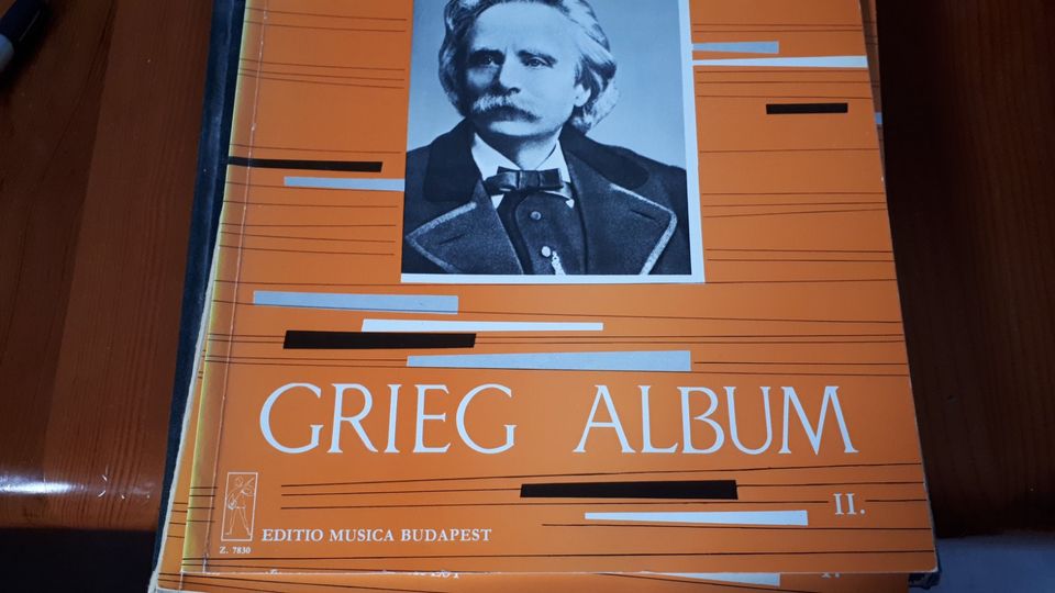 Klaviernoten Grieg Album I und II in Düsseldorf