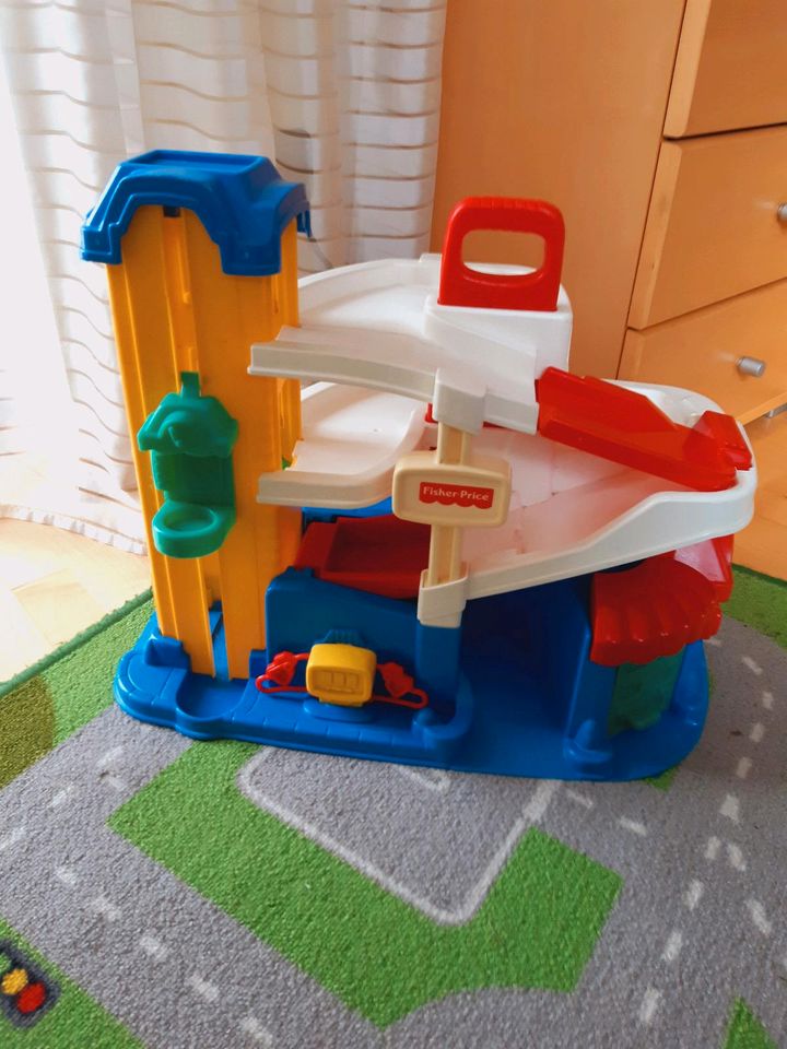 Parkhaus Fisher Price Parkdeck in Traitsching