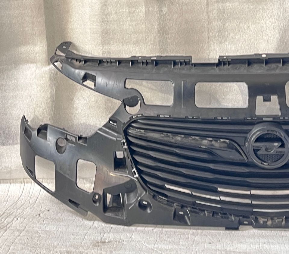 Opel Combo Grill Kühlergrill Frontgrill ab 2018 / 9816859580 in Düsseldorf