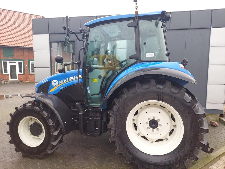 New Holland T4.75 in Poyenberg