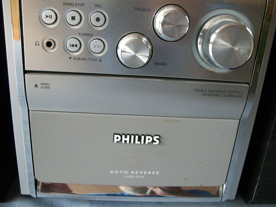 Philips Micro HiFi Anlage MCM7, Radio CD und Cassette Lautspreche in Tiefenbronn