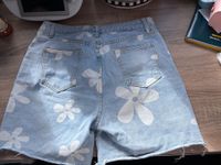 Bermudas kurze Hose mit Blumen Shorts Baden-Württemberg - Langenargen Vorschau