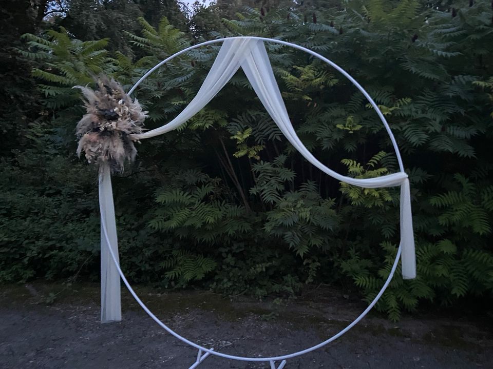 Traubogen Metall weiß für Hochzeit, Geburtstag o.ä. in Essen