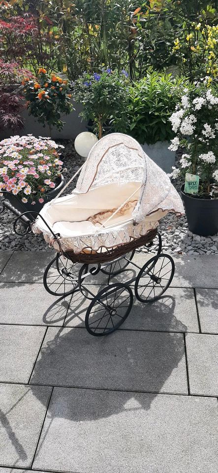 VINTAGE: Puppenwagen Holzkorbgeflecht in Aachen