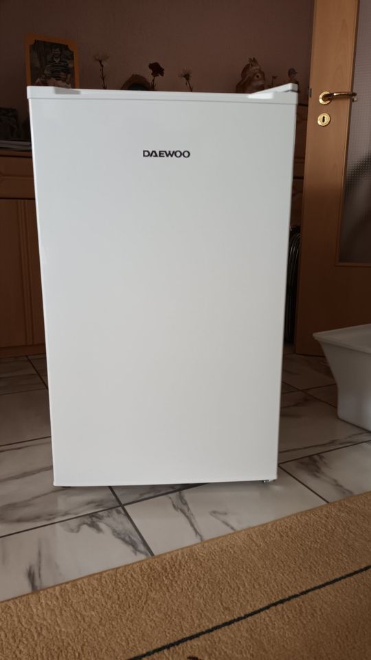 Daewoo Tischkühlschrank mit Gefrierfach in Wuppertal