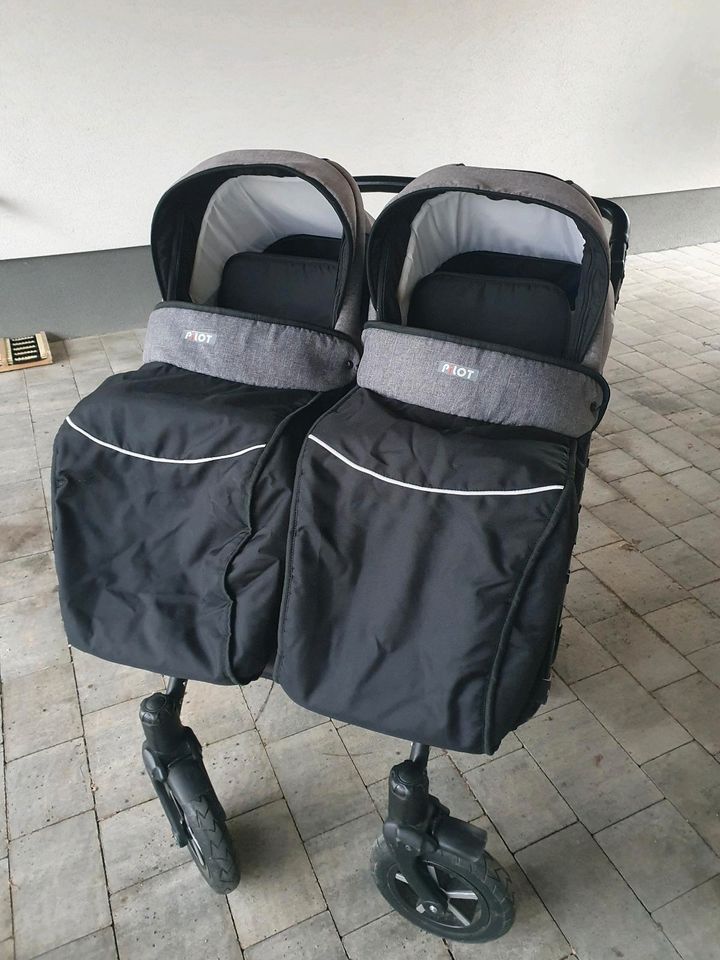 Twin Duo Kinderwagen + Zubehör in Leisnig
