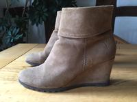 Stiefel, Stiefelette, Wedges, Leder, Gr. 41, beige Niedersachsen - Hilter am Teutoburger Wald Vorschau
