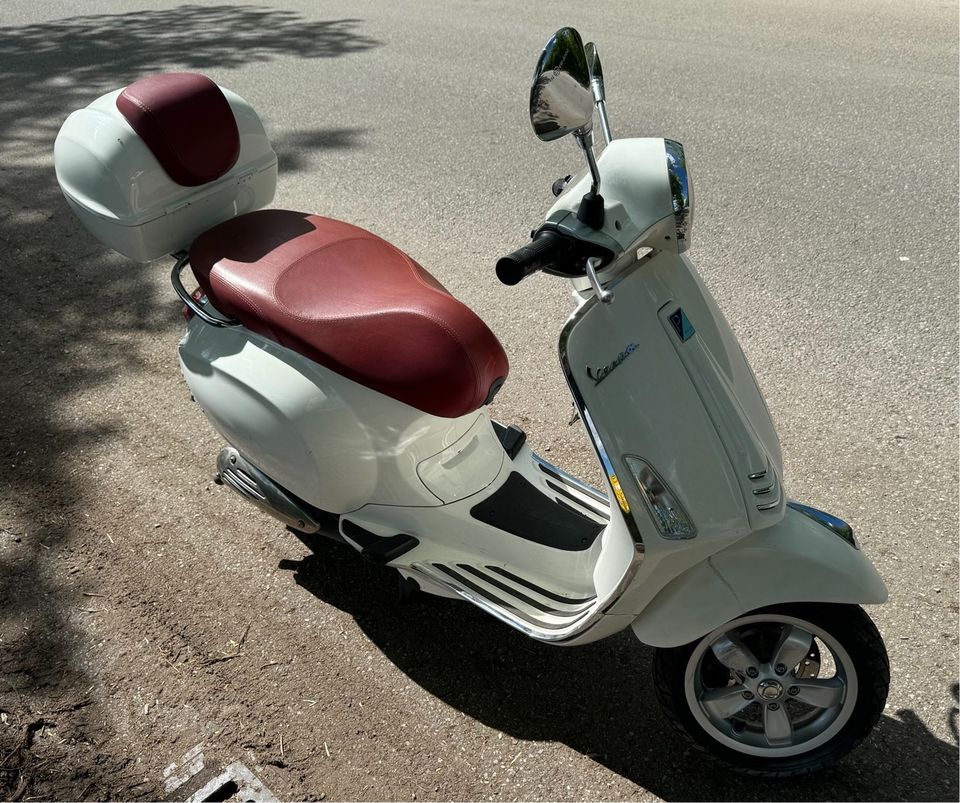 Vespa Piaggio Primavera 50 2T 2016 Topcase 4951km Motorroller in München