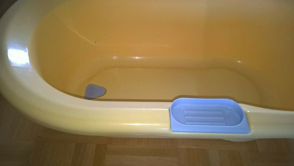 Babywanne Badewanne mit Auslauf-Stöpsel in Pentenried