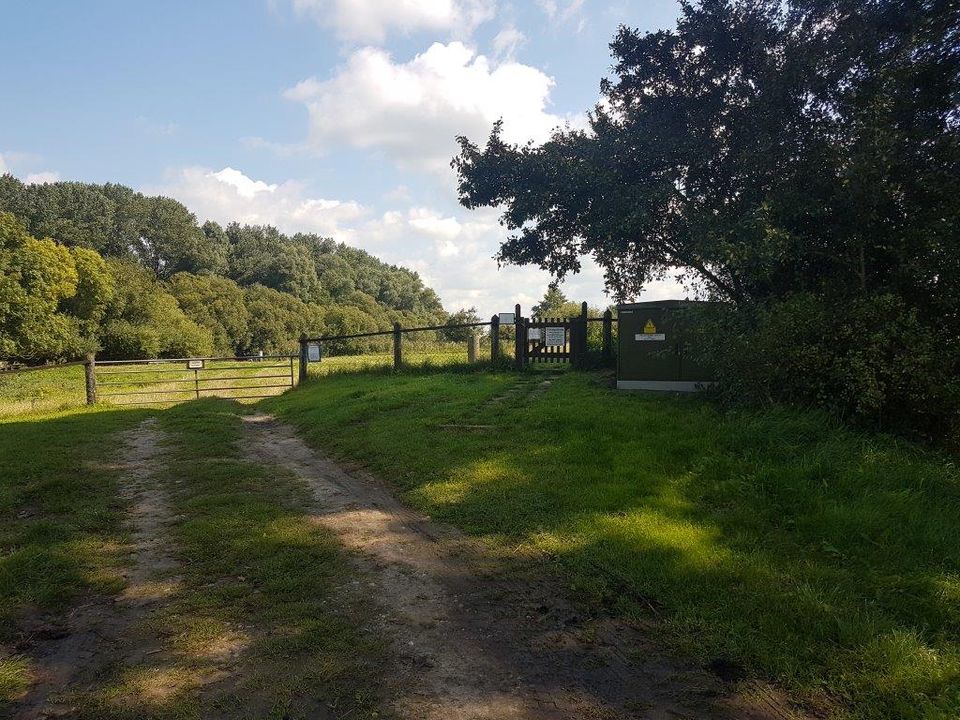 Platz für Ihr Ferienhaus mit Bootsliegeplatz an der Eider in Tielenhemme