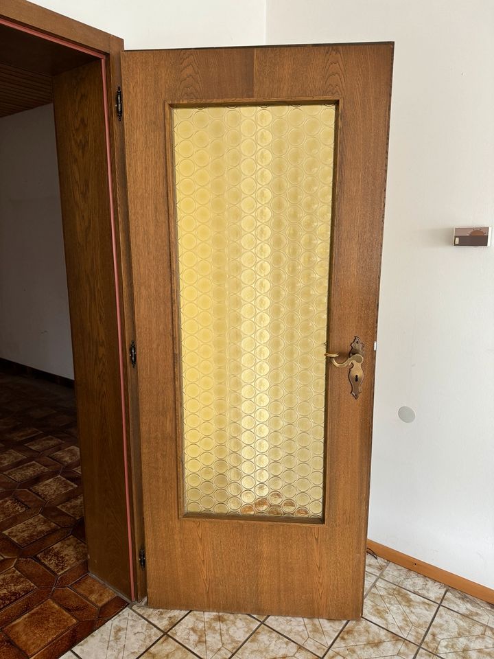 Türen aus Holz mit und ohne Glas inkl. Türrahmen in Altdorf