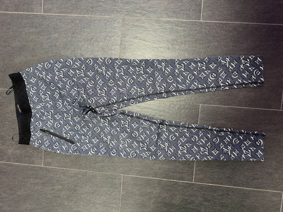 Louis Vuitton Monogram Shadow Leggings 1A631F Größe 34 in Mönchengladbach