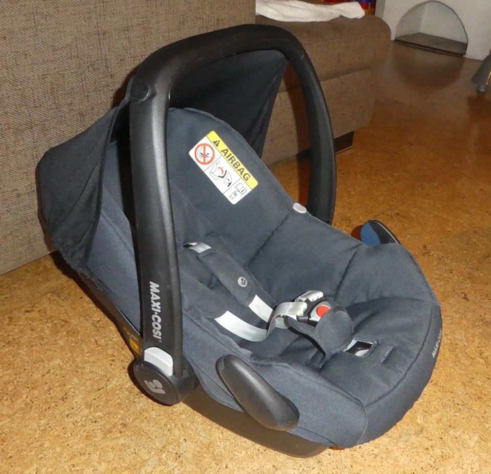 Maxi Cosi Babyschale Babysitz in Wertheim