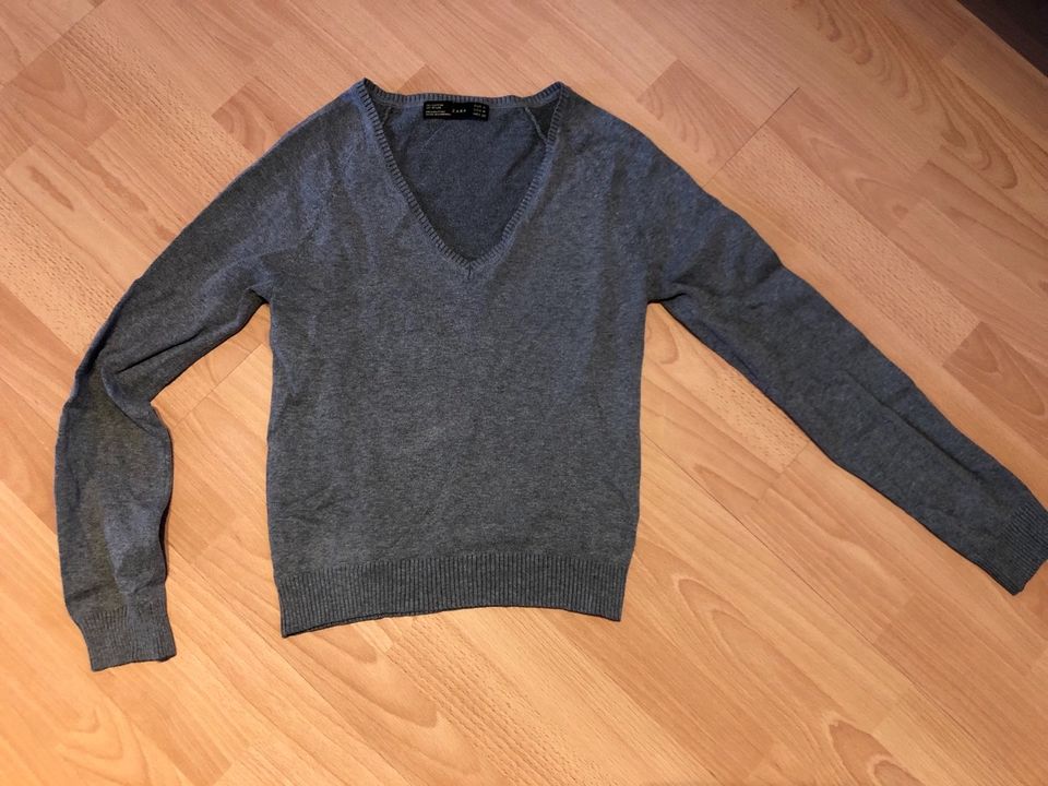 Zara Damen Pullover mit V-Ausschnitt, Langarm Strickpullover.Gr.M in Leonberg