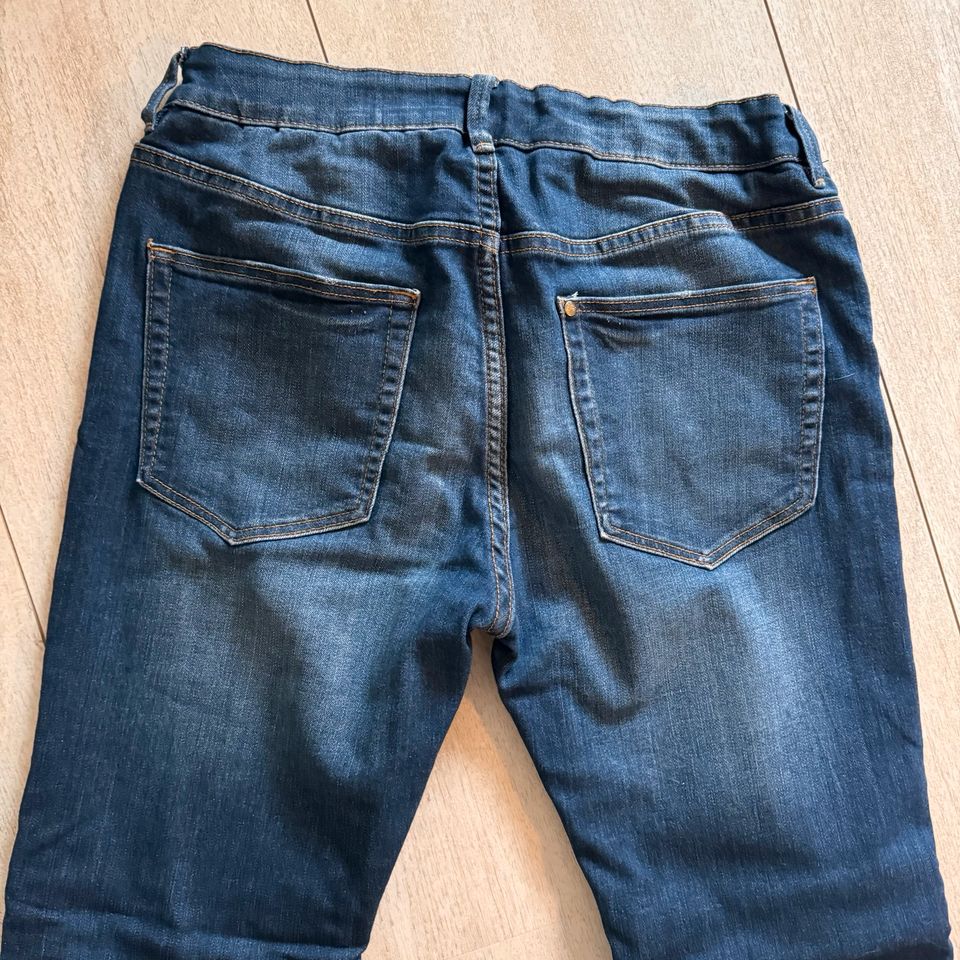 H&M gefütterte Jeans Gr. 158 gerader Schnitt in Dresden