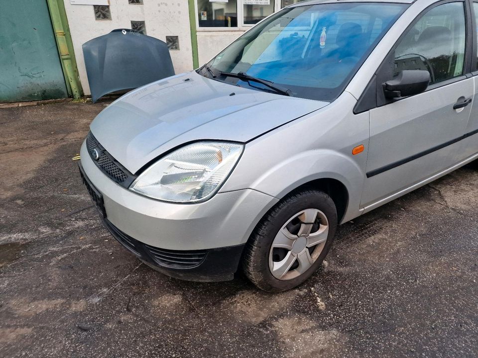 Ford Fiesta Kotflügel Motorhaube   Tür Fahrertür in Gevelsberg