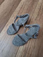 Kennel & Schmenger Sandalen Wildleder grau 36 Sommerschuhe Rosen Nordrhein-Westfalen - Gelsenkirchen Vorschau