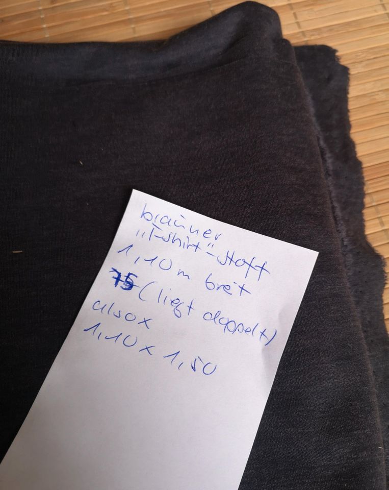 Brauner T-Shirt-Stoff ca 1,10x1,50 -Stoff liegt doppelt- 4 € in Elsenfeld