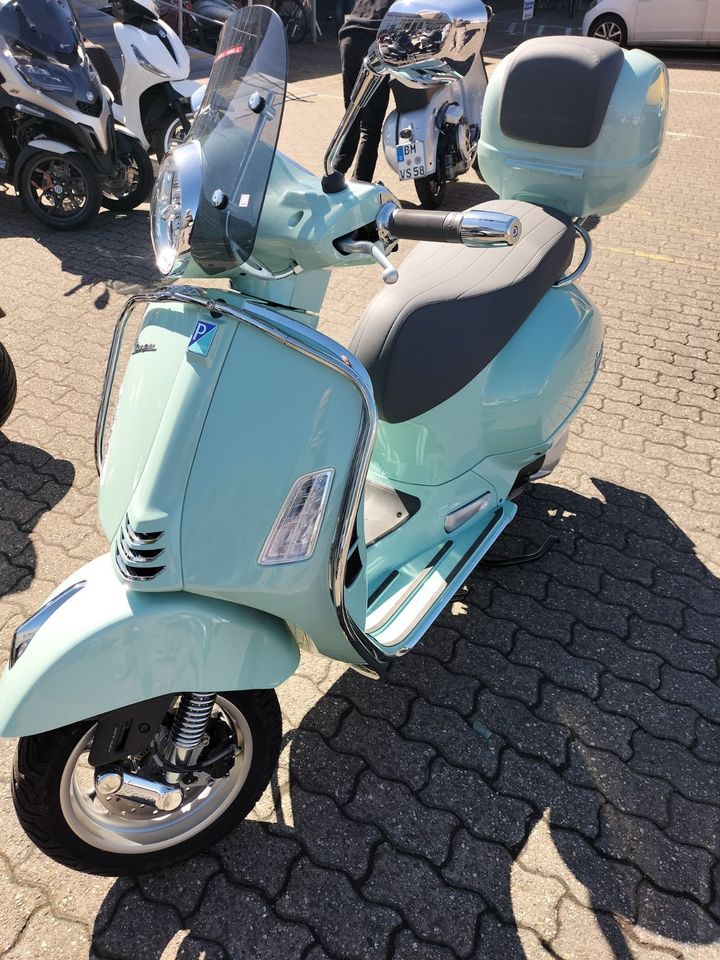 Vespa GTS 300 RST Euro5 2023 + Zubehör (TAGESZULASSUNG) in Innenstadt -  Poll, Motorroller & Scooter gebraucht