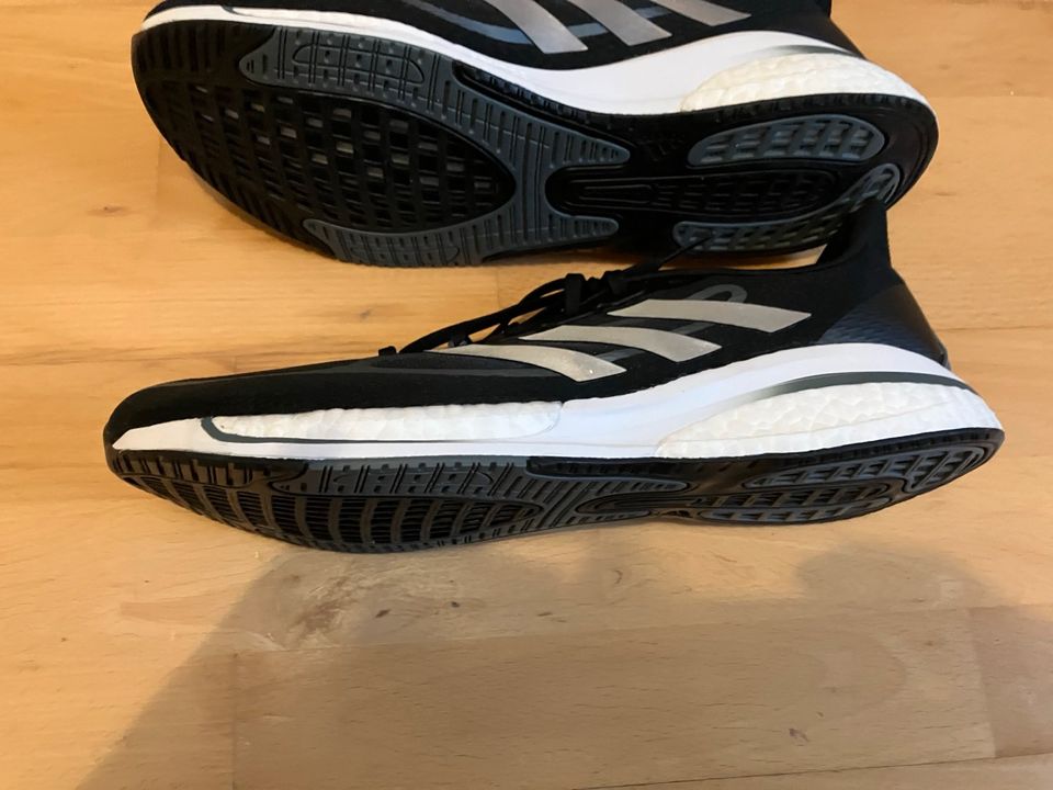 Adidas Supernova + Laufschuhe US 11 EU 10,5 Gr 45 1/3 neu in Bad Saulgau