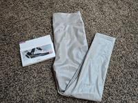Neu Gina Benotti Thermo Leggings Leder-Optik Gr. L grau Damen Niedersachsen - Wetschen Vorschau