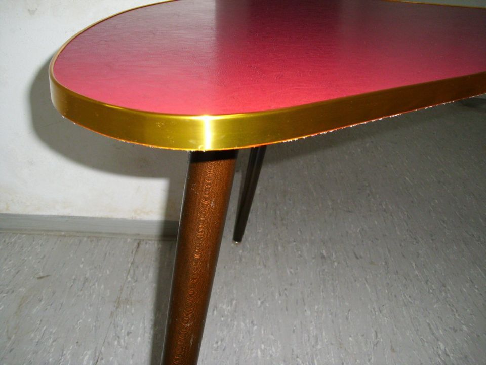 Schöner großer neuwertiger Nierentisch Coffee Table D=110cm rot in Gauting