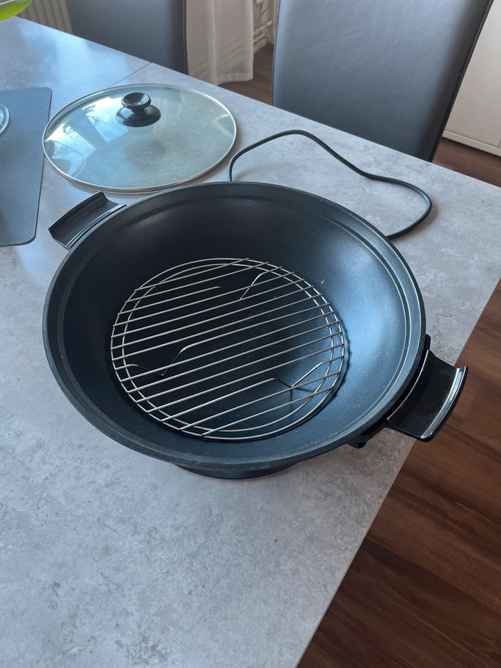 Elektrischer Wok in Maintal