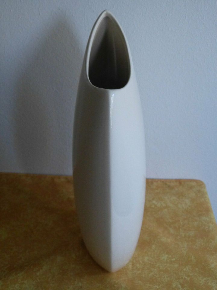 asymmetrische beige Vase in Köln