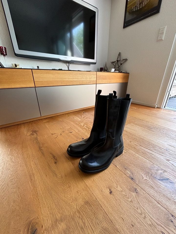 HUGO - schwarze, hohe Stiefel - NEU!!! (OP waren 450,- €) in Obersulm