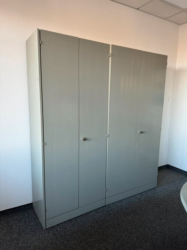Zweiteiliger Büroschrank mit Kleideraufhängung in Auerbach (Vogtland)