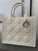 Dior Tote Bag Tasche weiß ganz NEU Niedersachsen - Wilhelmshaven Vorschau