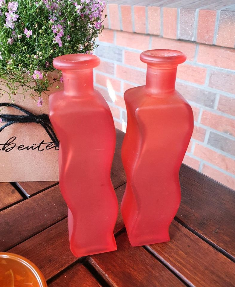 2 rote Vasen 17cm Ikea in Weyhe
