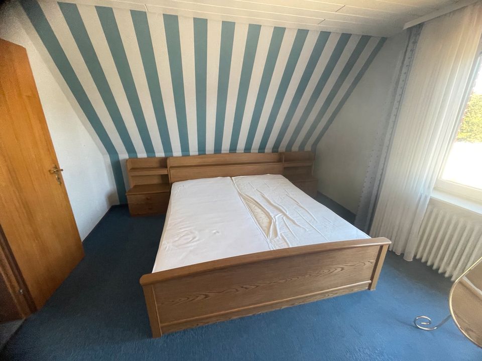 Bett Doppelbett mit Nachtschränkchen in Lauenburg