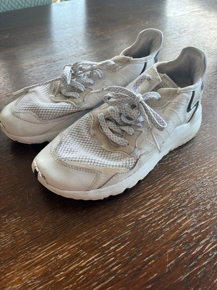 Adidas Sneaker 33 ,5 in Neundorf 