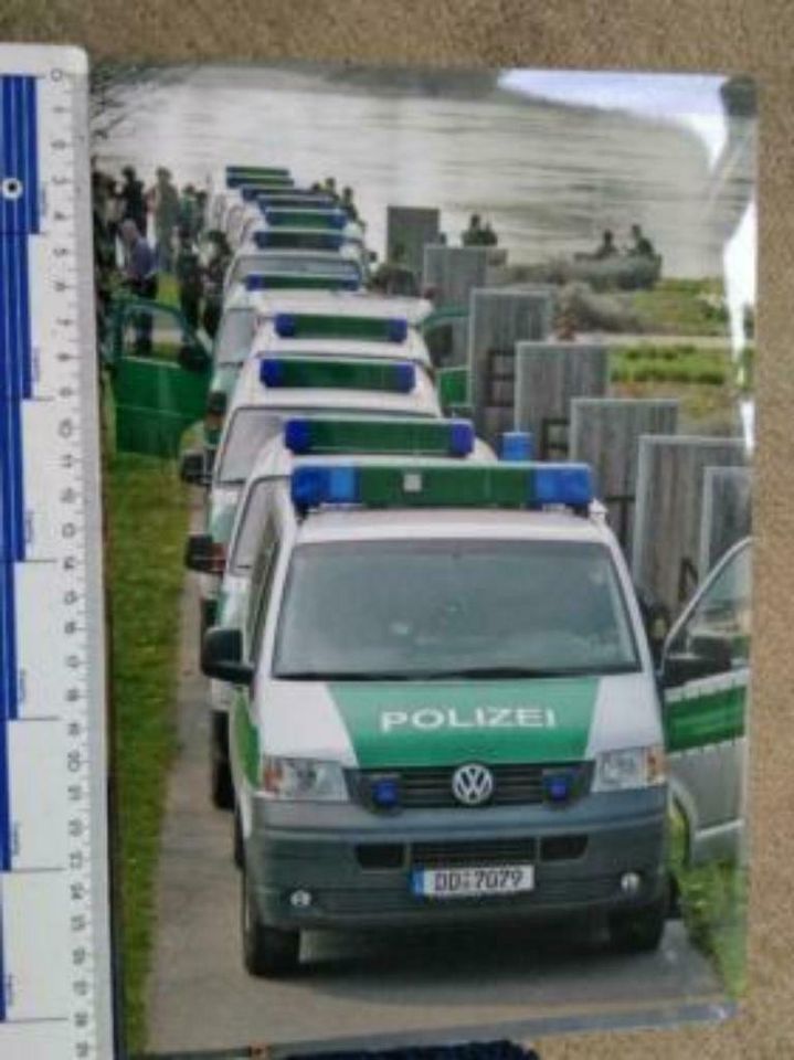 Polizei Mannschaftsbusse Konvoi Blaulicht 20x30 cm Poster Fotos in Hamburg