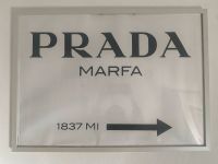 Prada Marfa Poster mit Bilderrahmen West - Höchst Vorschau