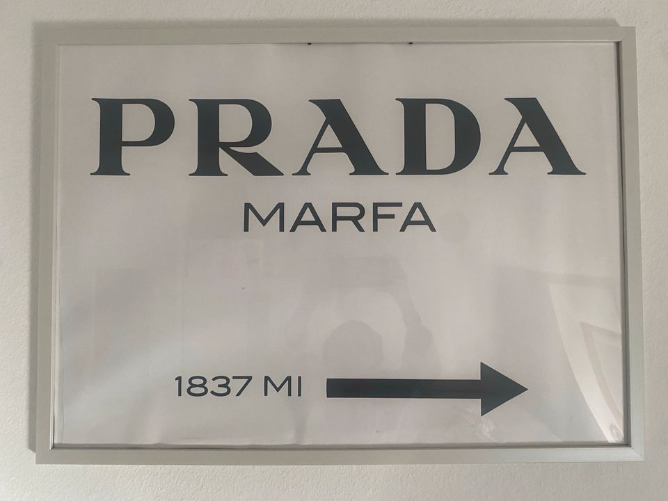 Prada Marfa Poster mit Bilderrahmen in Frankfurt am Main