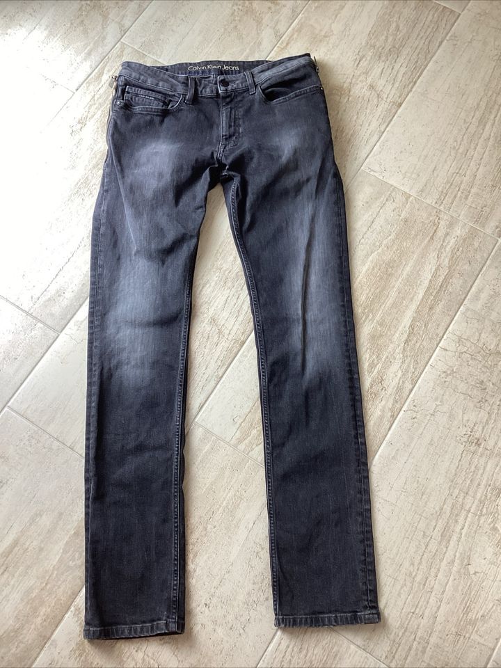 CALVIN KLEIN Jeans Hose schwarz Reißverschluß Slim W31 L34 NEU in Pampow