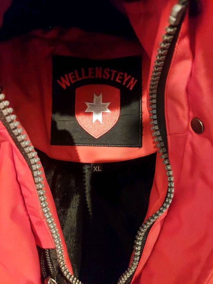 Rote Wellensteyn Jacke in Neuss