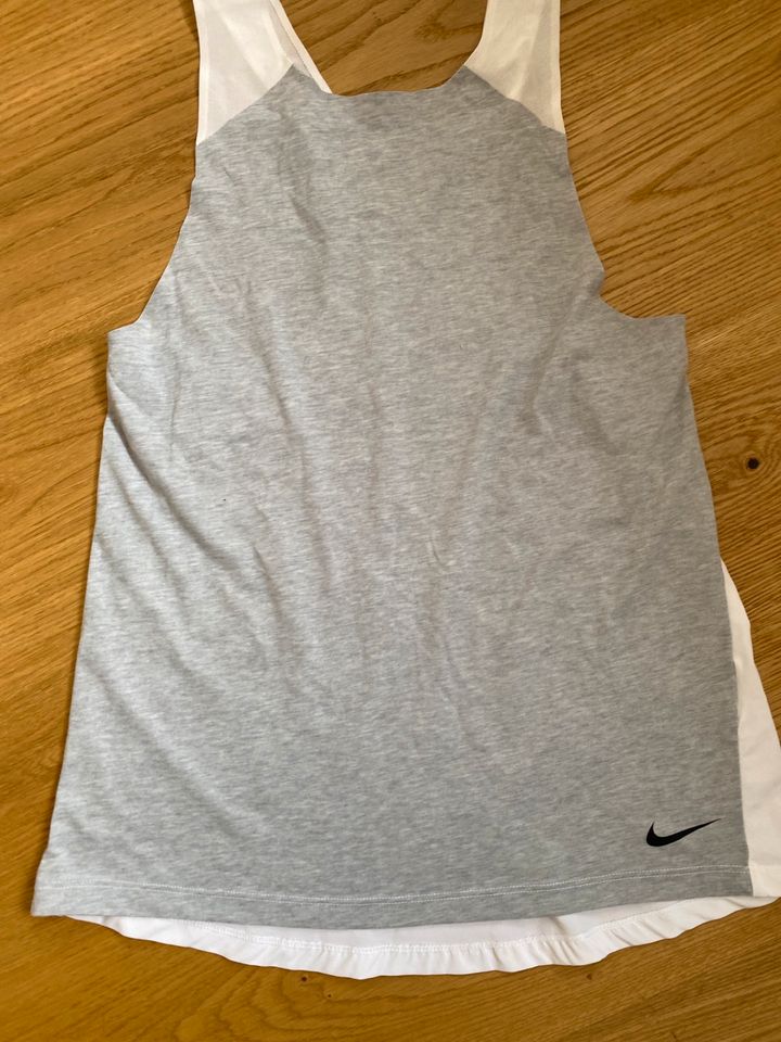 Nike Top Gr. XS in Hainburg