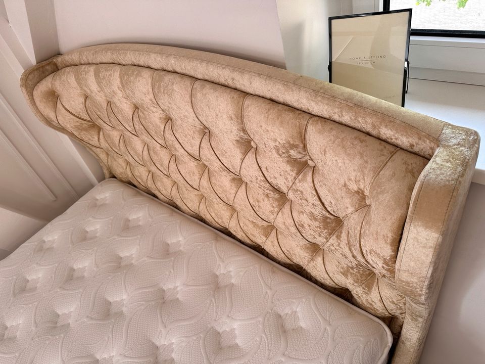 Crushed Gold Chesterfield Boxspringbett 160x200 Bett Doppelbett Einzelbett doppelbett futonbett wasserbett schlafsofa tagesbett kinderbett etagenbett klappbett wasserbett in Berlin